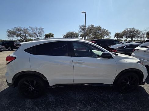 Used 2021 Honda HR-V Sport image 3
