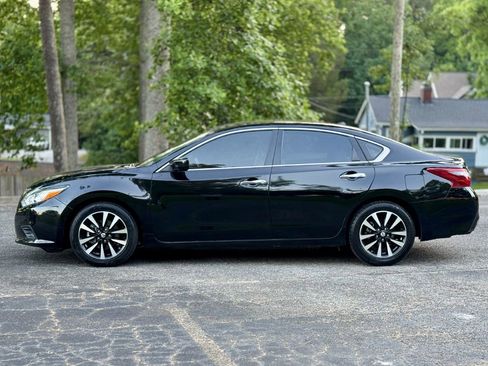 Used 2018 Nissan Altima 2.5 SV FWD image 2