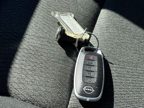 Used 2025 Nissan Rogue SV image 20