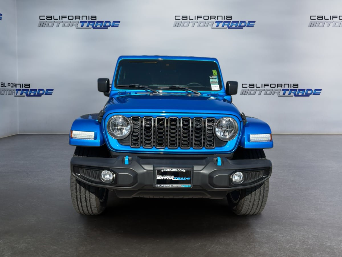 Used 2024 Jeep Wrangler Unlimited w/ Convenience Group AWD/4WD image 2