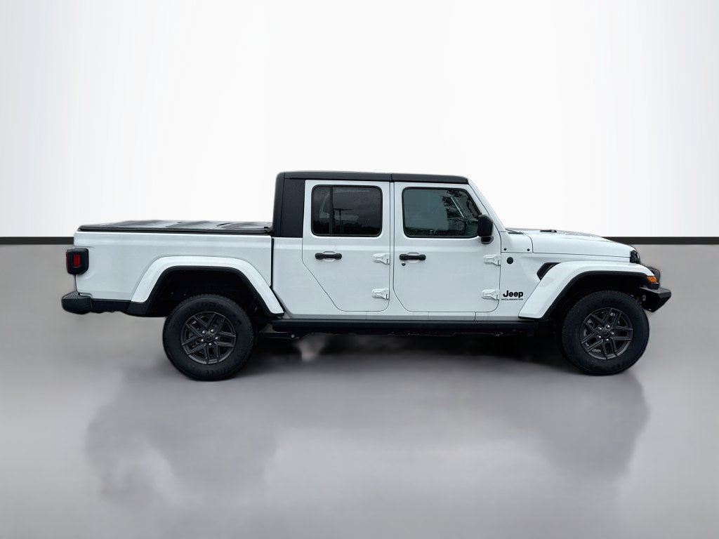 Used 2024 Jeep Gladiator Sport AWD/4WD image 9