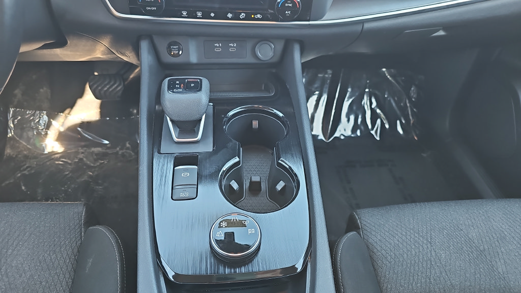 Used 2025 Nissan Rogue SV AWD/4WD image 18