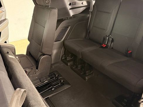 Used 2022 GMC Yukon SLE w/ Gmc Pro Safety Plus Package AWD/4WD image 29