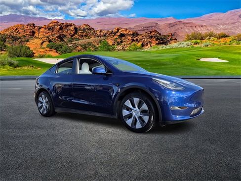 Used 2022 Tesla Model Y Long Range image 2
