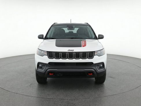 Used 2025 Jeep Compass Trailhawk AWD/4WD image 2