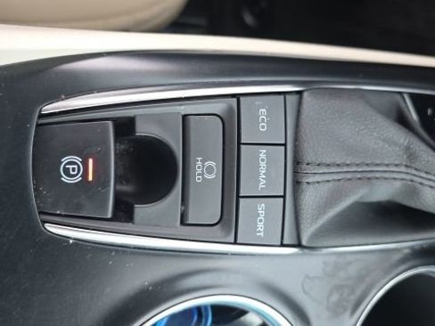 Certified 2020 Toyota Camry XLE image 21