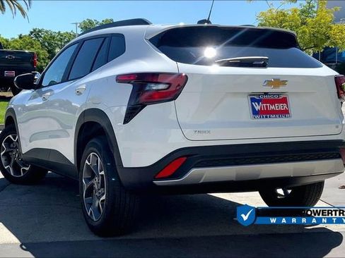 New 2025 Chevrolet Trax LT w/ Driver Confidence Package FWD image 3