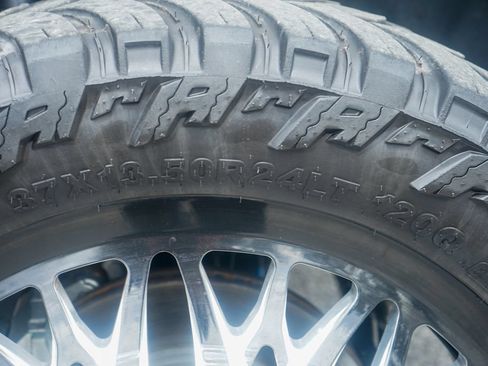 Used 2025 Ford F450 Platinum w/ FX4 Off-Road Package AWD/4WD image 48