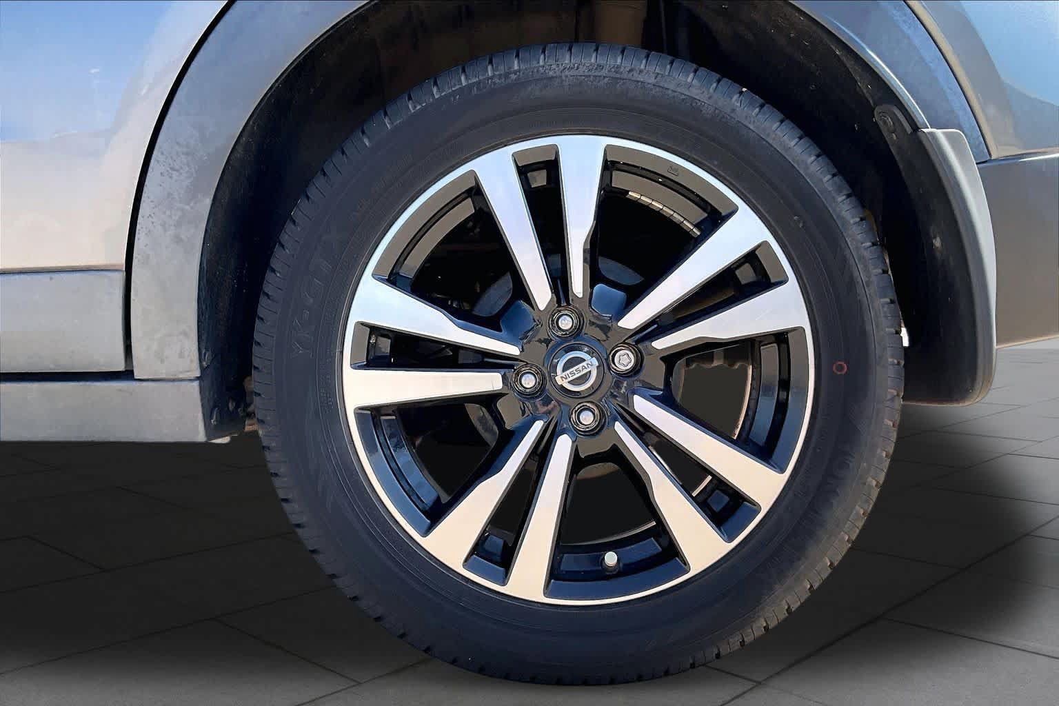 Used 2018 Nissan Kicks SR w/ Exterior Package FWD image 9