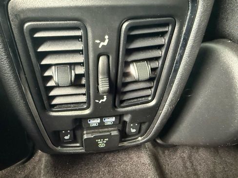 Used 2018 Jeep Grand Cherokee Limited AWD/4WD image 11