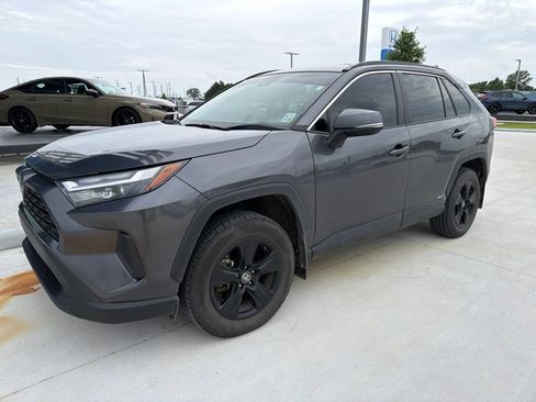 Used 2022 Toyota RAV4 XLE AWD/4WD image 1