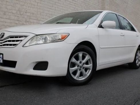 Used 2011 Toyota Camry LE w/ LE Extra-Value Pkg image 4