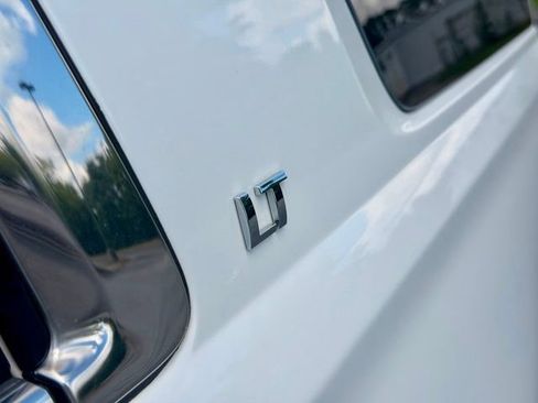Used 2019 Chevrolet Tahoe LT w/ LT Signature Package RWD image 16