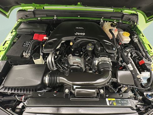 Used 2018 Jeep Wrangler Unlimited Sport S AWD/4WD image 20
