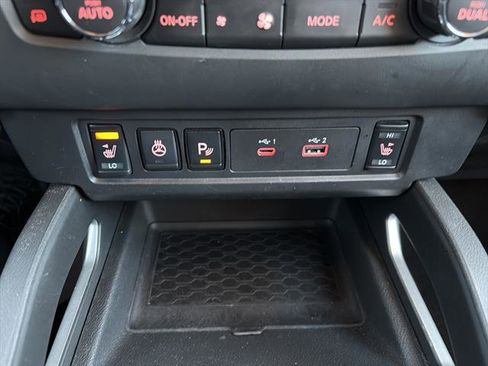 Used 2024 Nissan Frontier SV w/ SV Convenience Package image 23