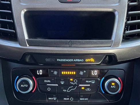 Used 2020 Ford Transit Connect XLT FWD image 19