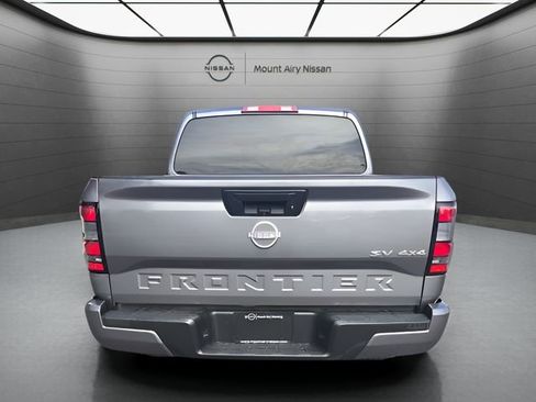 Used 2024 Nissan Frontier SV image 5