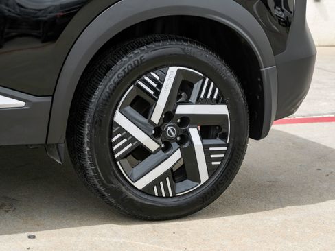 Used 2025 Nissan Kicks SV w/ Illumination Package FWD image 45