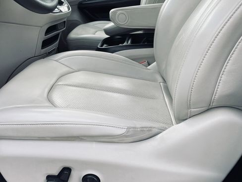 Used 2021 Chrysler Voyager Lxi image 22