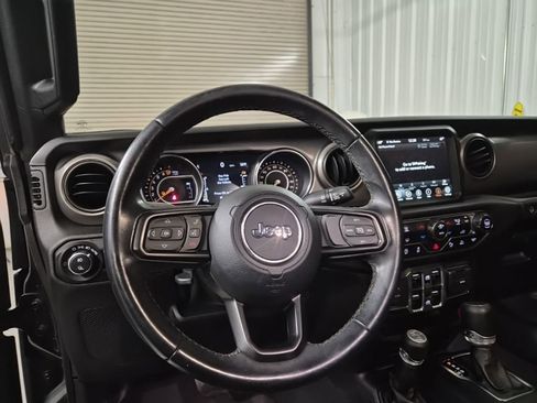 Used 2021 Jeep Gladiator Willys image 15