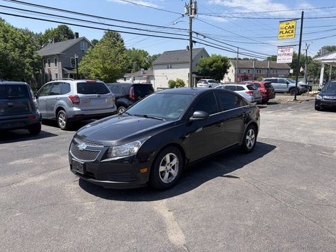 Used 2014 Chevrolet Cruze LT FWD image 2