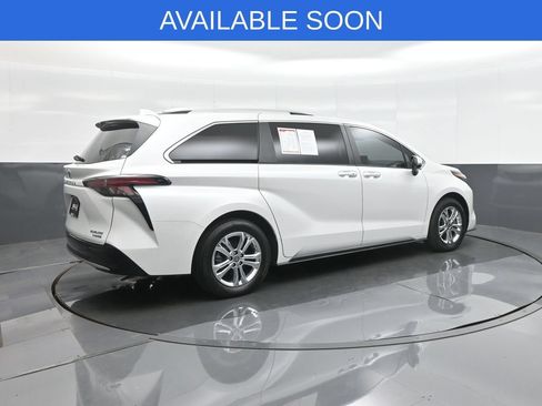 Used 2024 Toyota Sienna Platinum AWD/4WD image 7