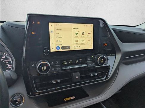 Certified 2023 Toyota Highlander XLE image 12