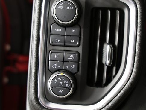 Used 2020 Chevrolet Silverado 1500 High Country w/ Technology Package image 24