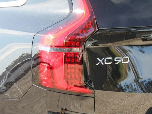 New 2026 Volvo XC90 T8 Ultra w/ Protection Package Premier AWD/4WD image 9