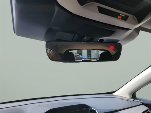 Used 2025 Subaru Crosstrek 2.0i Premium image 15