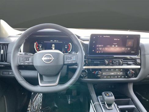 New 2026 Nissan Pathfinder SL image 5