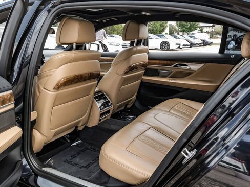 Used 2019 BMW 750i xDrive w/ M Sport Package AWD/4WD image 45