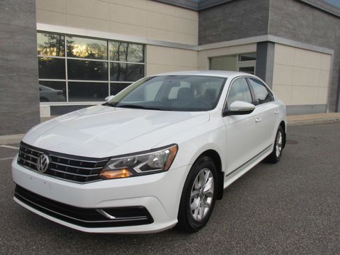 Used 2017 Volkswagen Passat 1.8T S image 21