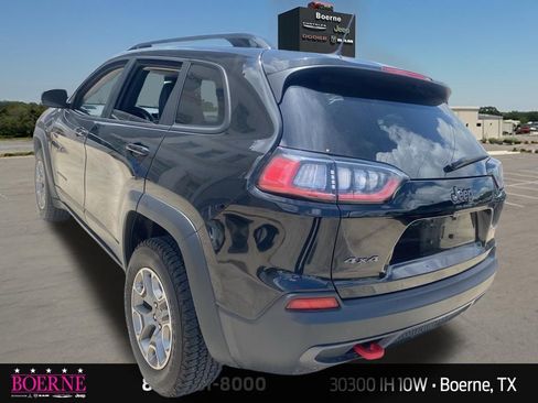 Used 2022 Jeep Cherokee Trailhawk image 9