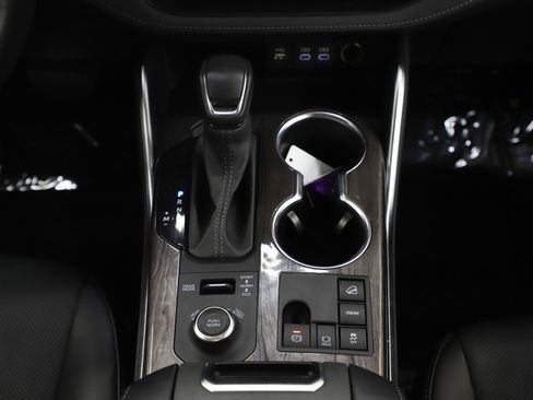 Used 2023 Toyota Highlander Platinum image 19