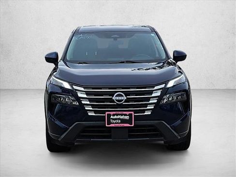 Used 2024 Nissan Rogue SV AWD/4WD image 2
