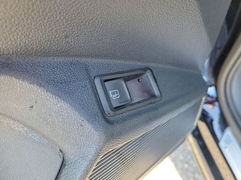 Certified 2023 Volkswagen Taos SE FWD image 15