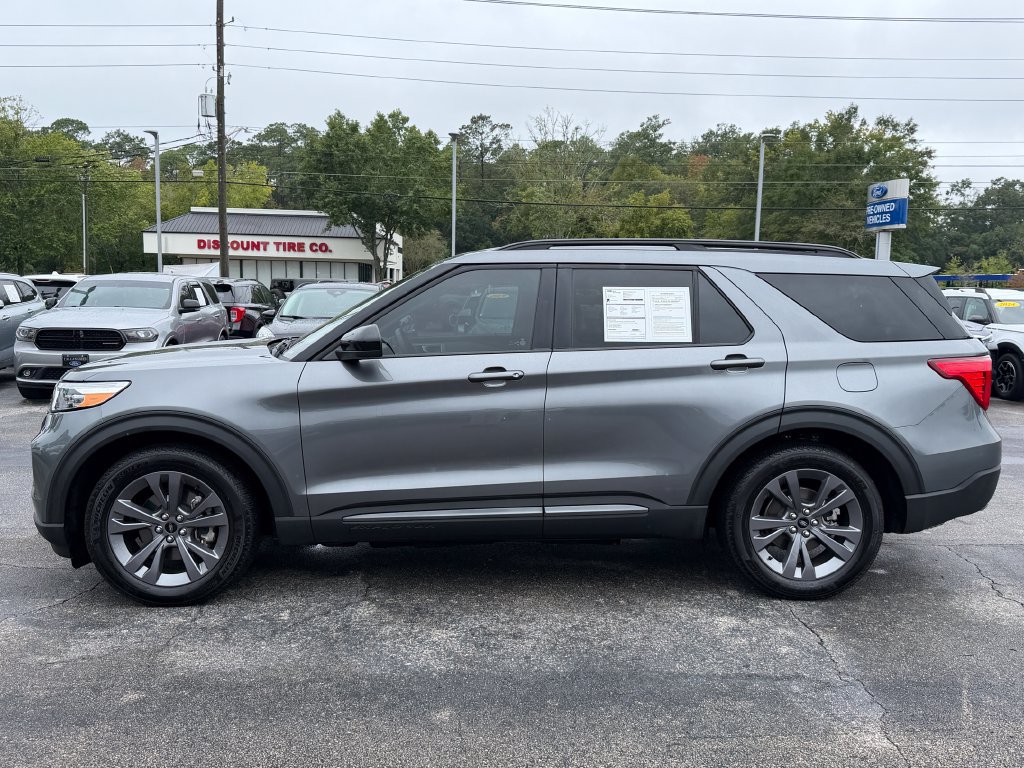 Used 2023 Ford Explorer XLT w/ Equipment Group 202A RWD image 2