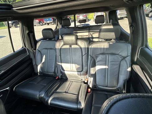 Used 2023 Jeep Wagoneer Series III w/ Premium Group I AWD/4WD image 23