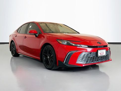 Used 2025 Toyota Camry SE w/ Multimedia Upgrade Package FWD image 3