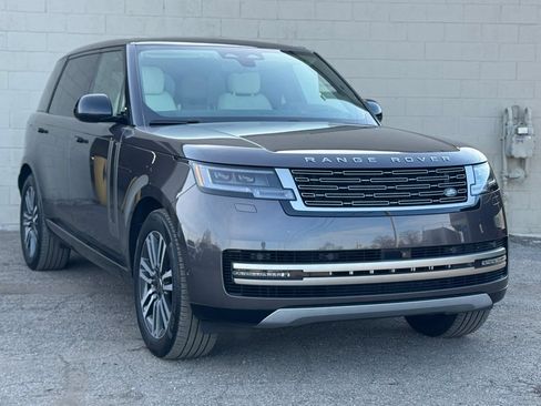 Used 2025 Land Rover Range Rover Long Wheelbase SE AWD/4WD image 9