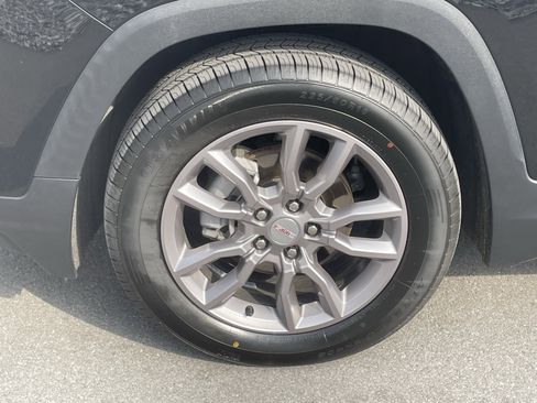 Used 2024 GMC Terrain SLT image 11