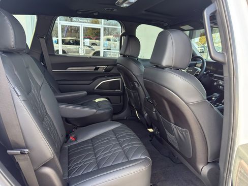 Used 2025 Kia Telluride EX X-Line image 11