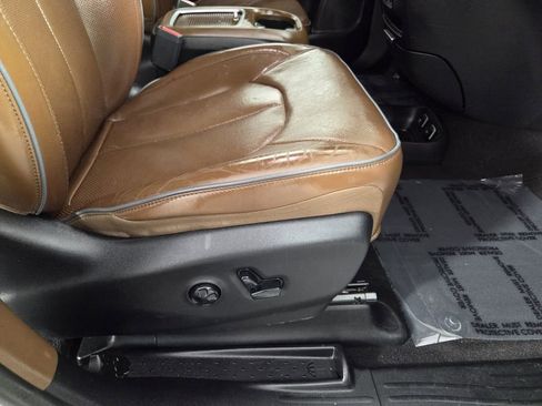 Used 2017 Chrysler Pacifica Limited w/ Advanced Safetytec Group image 32