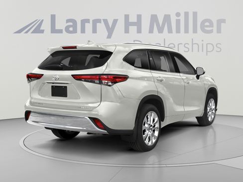 Used 2021 Toyota Highlander Limited AWD/4WD image 2