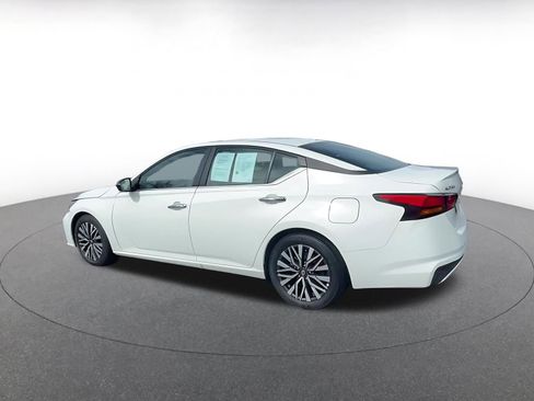 Used 2025 Nissan Altima 2.5 SV image 10