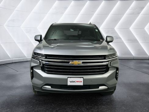 Used 2024 Chevrolet Suburban LT RWD image 2
