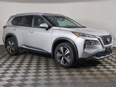 Used 2022 Nissan Rogue SL image 2