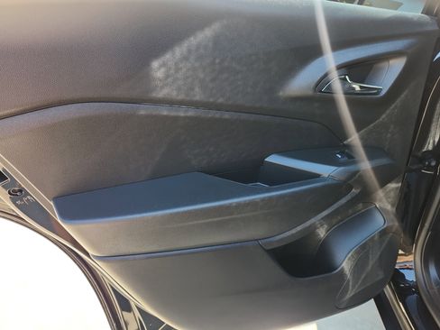 Used 2025 Chevrolet Trax RS w/ Sunroof Package FWD image 41