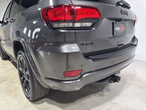 Used 2018 Jeep Grand Cherokee Altitude AWD/4WD image 12